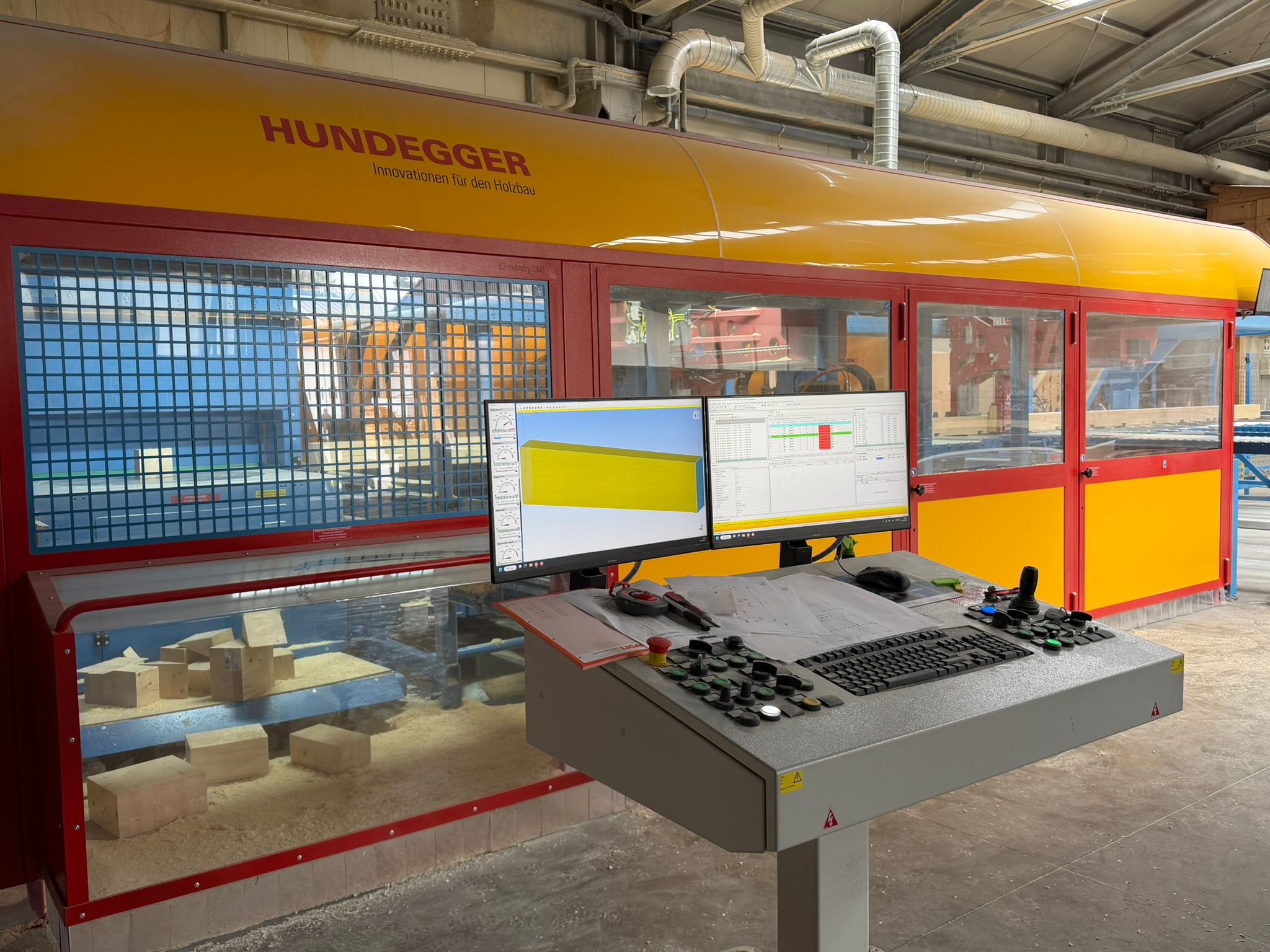 Centro del taglio con impianto di lavorazione del legno